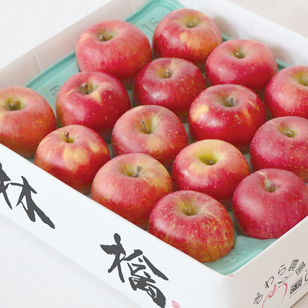 箱詰め葉とらずりんご